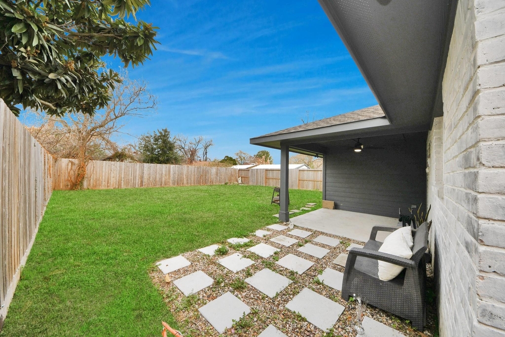 834 Ellington Street - Photo 28