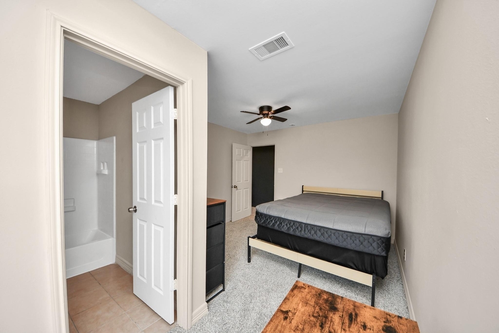 23366 High Point Street - Photo 29