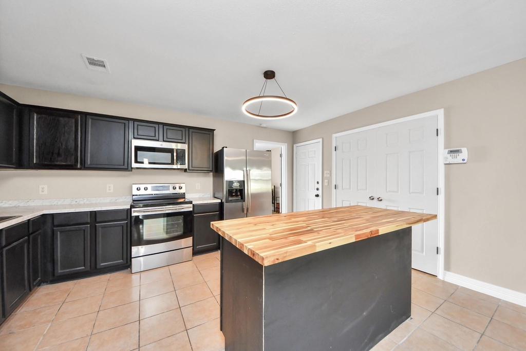 23366 High Point Street - Photo 9