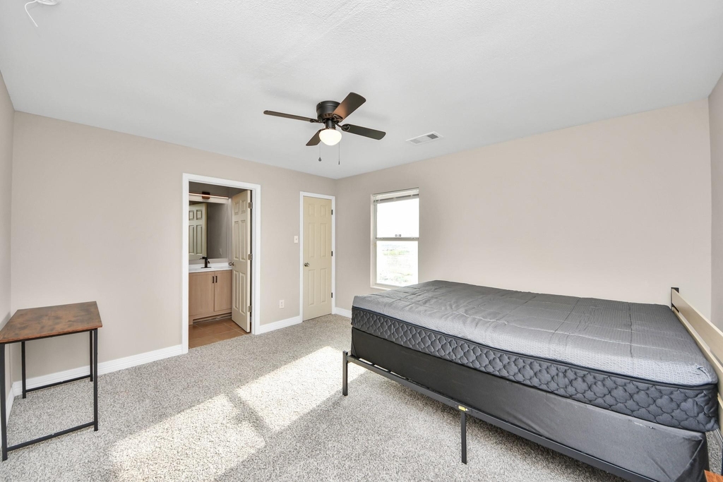 23366 High Point Street - Photo 18