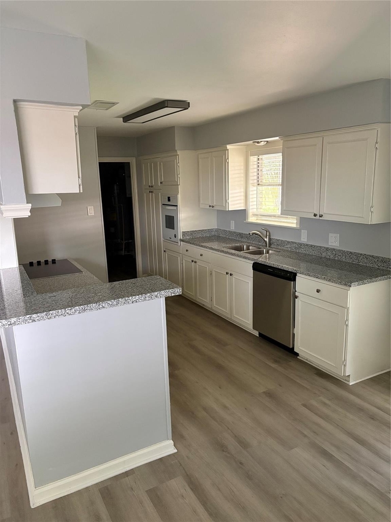1402 Bellaire Boulevard - Photo 2