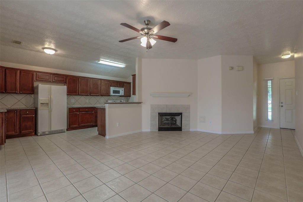 22915 Sebastian Drive - Photo 2