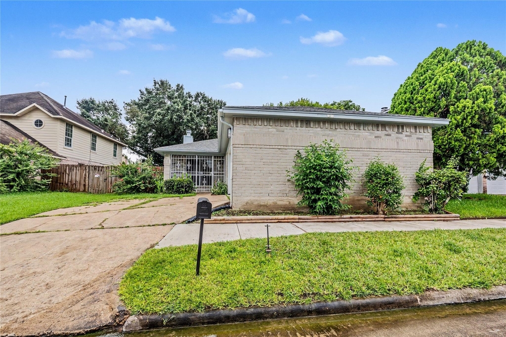 7907 Chancel Drive - Photo 1