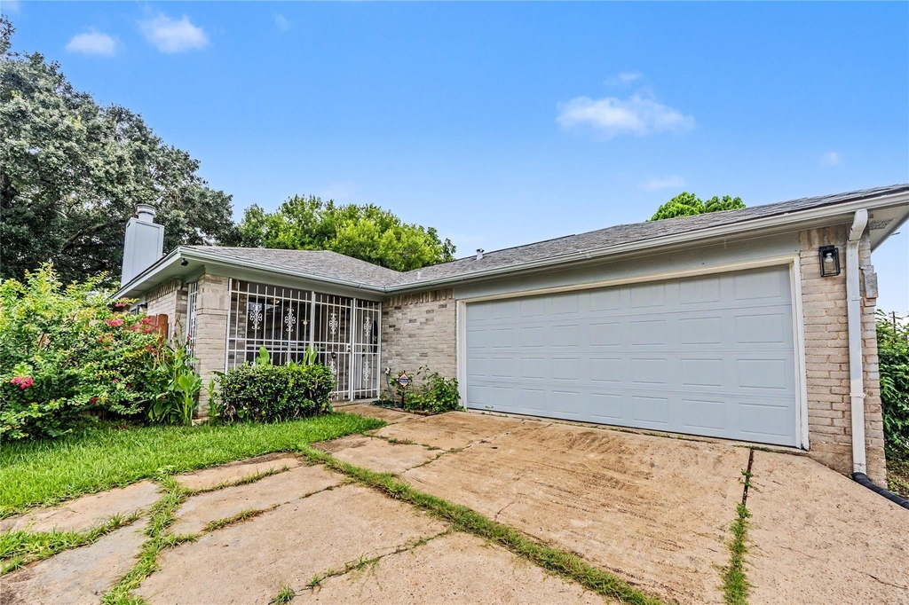 7907 Chancel Drive - Photo 3