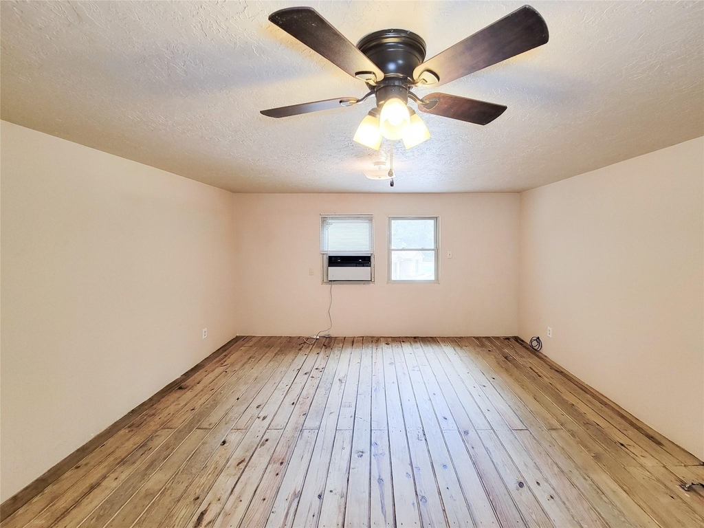13200 Young - Photo 10