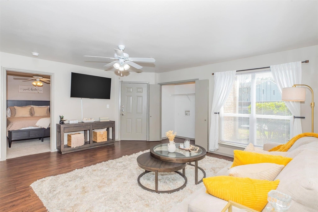 1088 Park Plaza Drive - Photo 5