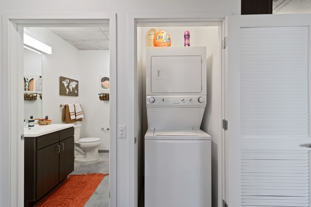 1330 E 53rd St - Photo 7