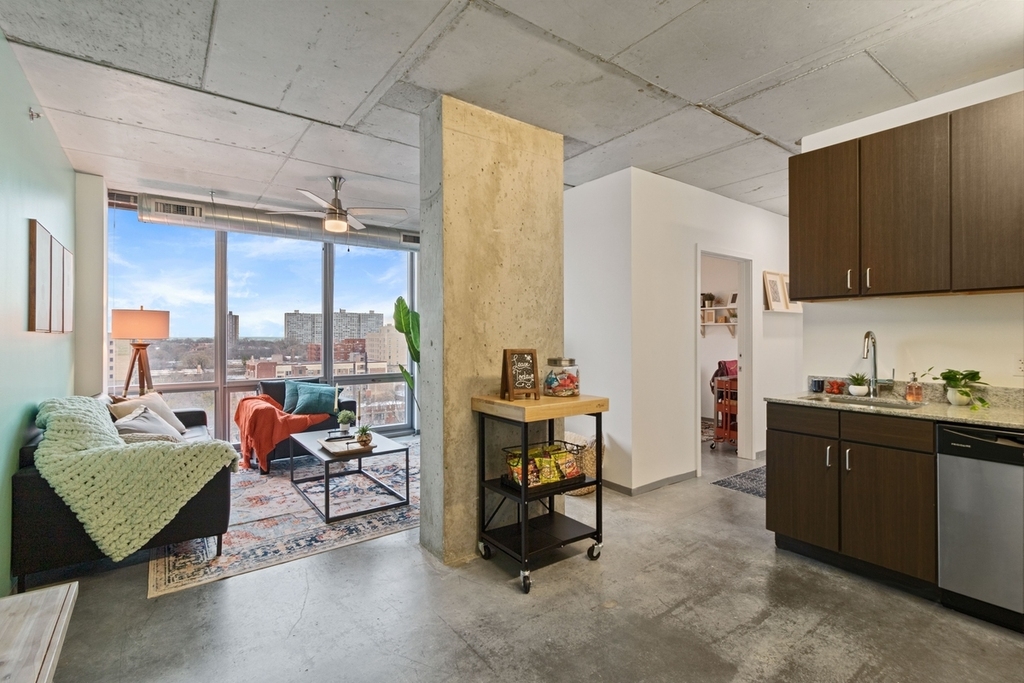 1330 E 53rd St - Photo 4