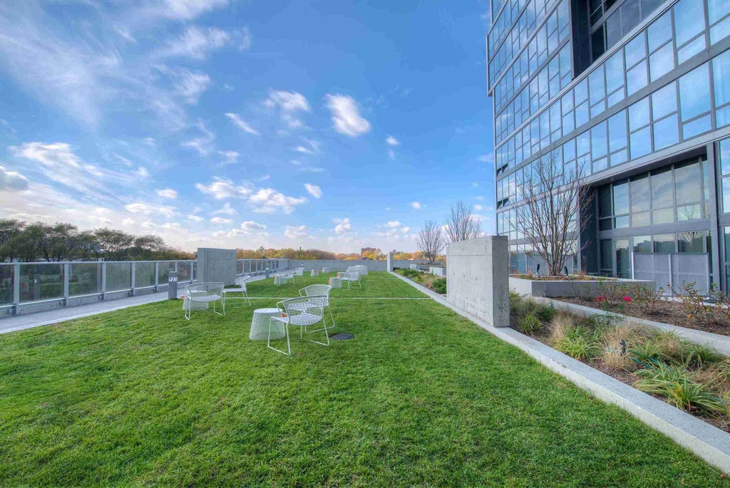 1330 E 53rd St - Photo 2