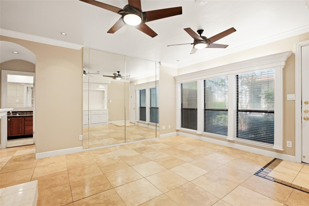 2100 Tanglewilde Street - Photo 2