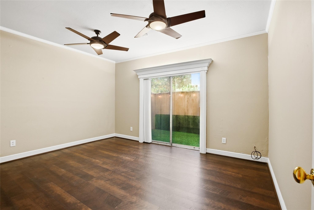 2100 Tanglewilde Street - Photo 9