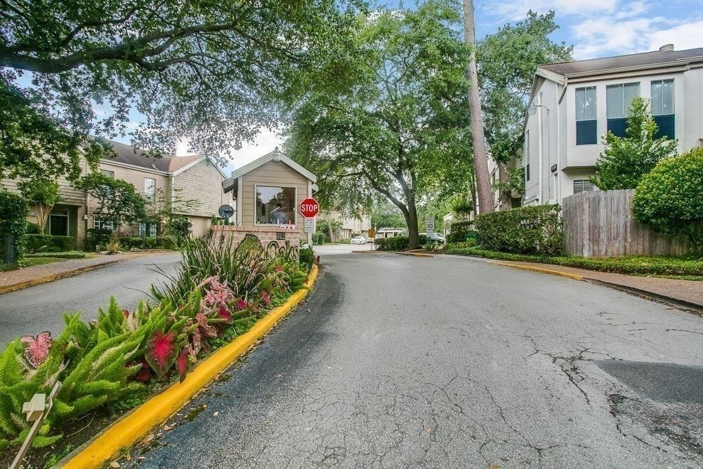 2100 Tanglewilde Street - Photo 6