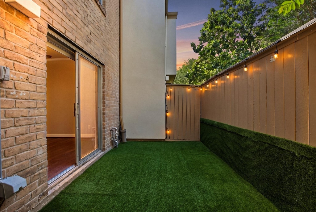 2100 Tanglewilde Street - Photo 13