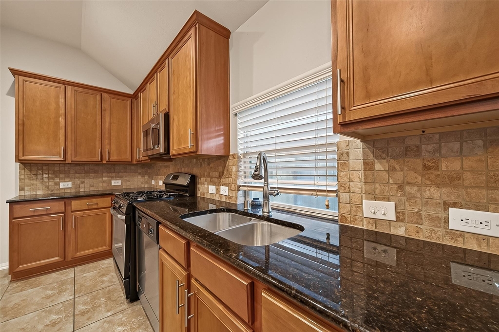 28207 Chalet Park Drive - Photo 14