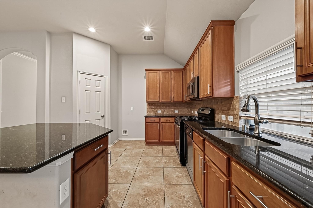 28207 Chalet Park Drive - Photo 15
