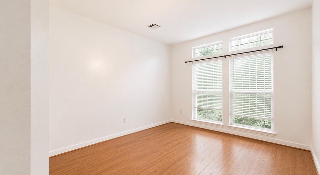 423 Blossomwood Drive - Photo 3