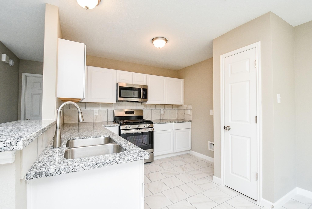 7818 Summer Place Drive - Photo 11
