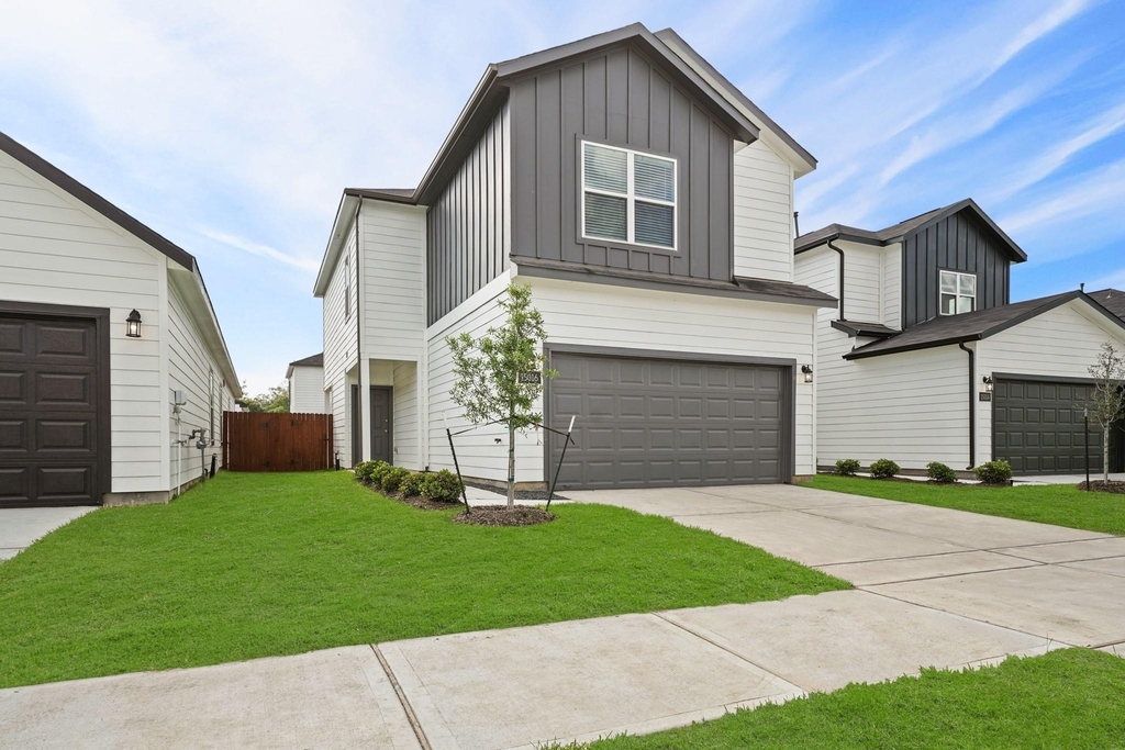 15029 Almeece Street - Photo 0