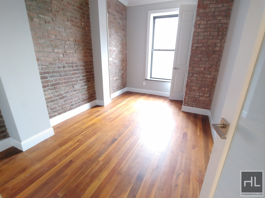East 116 Street - Photo 0