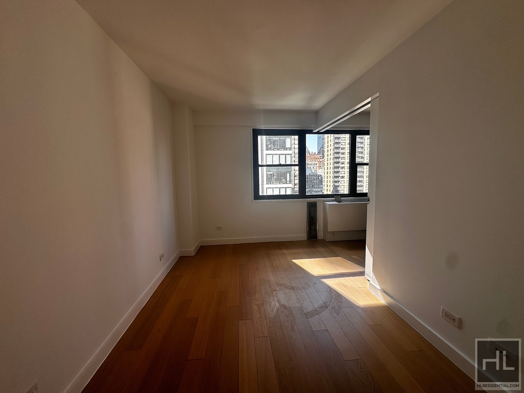 E 39th St - Photo 0