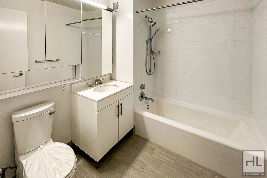 West 57th Street - Photo 4