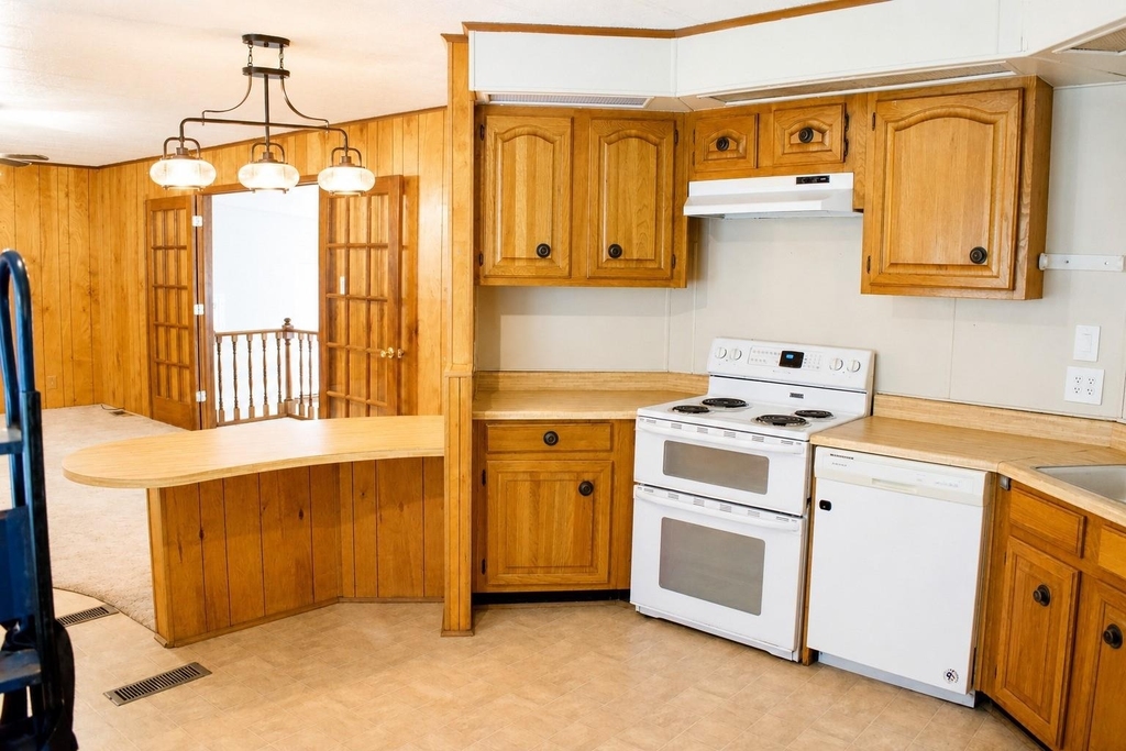 9910 State Highway 156 - Photo 2