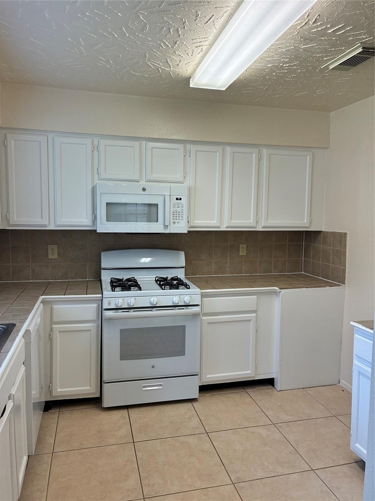 16230 Cutten Road - Photo 11