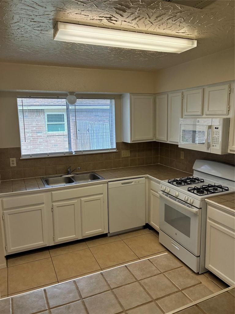 16230 Cutten Road - Photo 8