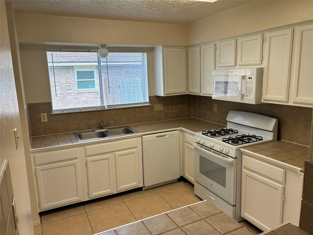 16230 Cutten Road - Photo 7