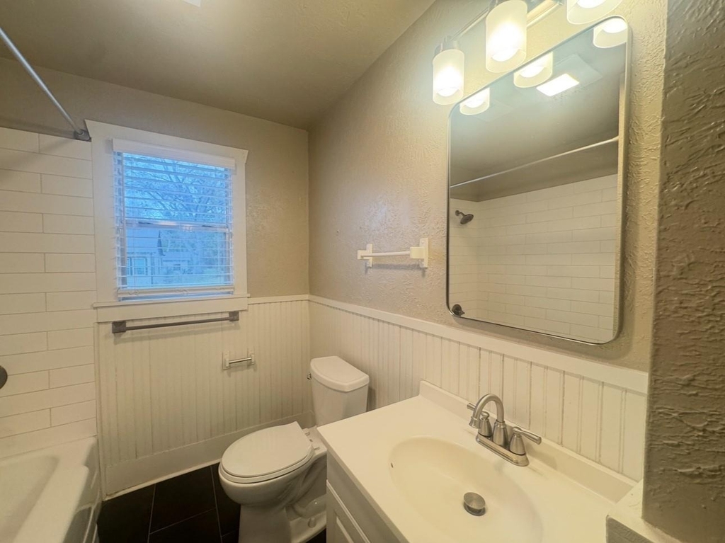 510 W Sixth Street - Photo 10