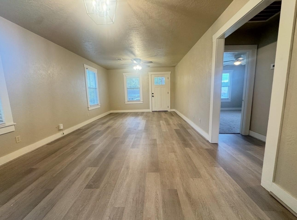 510 W Sixth Street - Photo 2