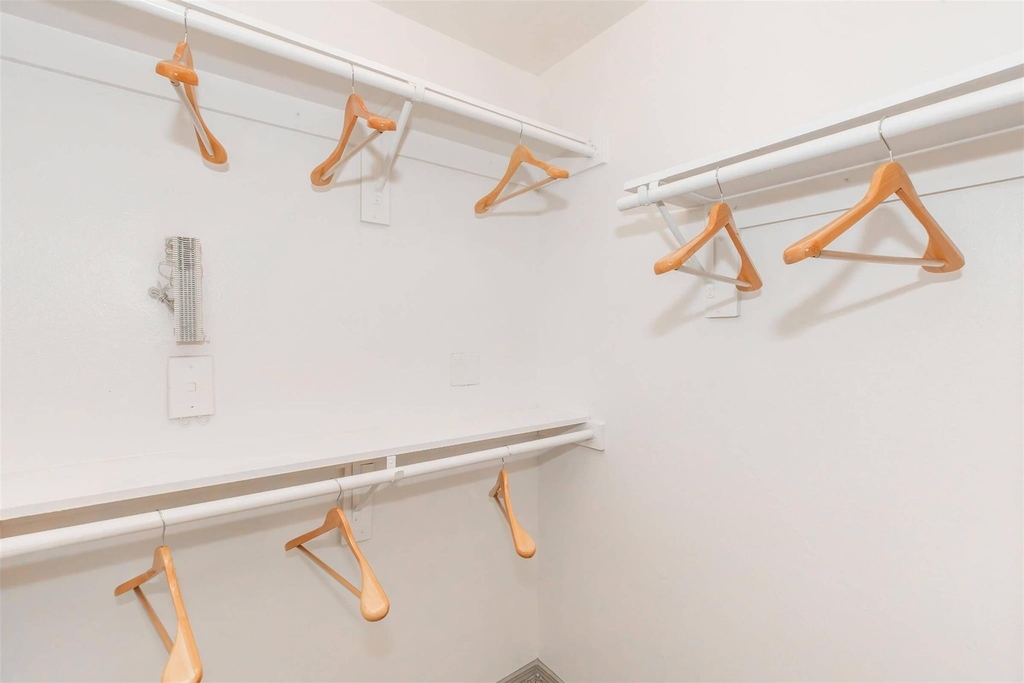 1088 Park Plaza Drive - Photo 9