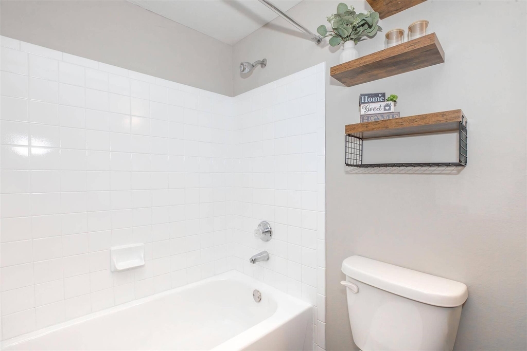 1088 Park Plaza Drive - Photo 15