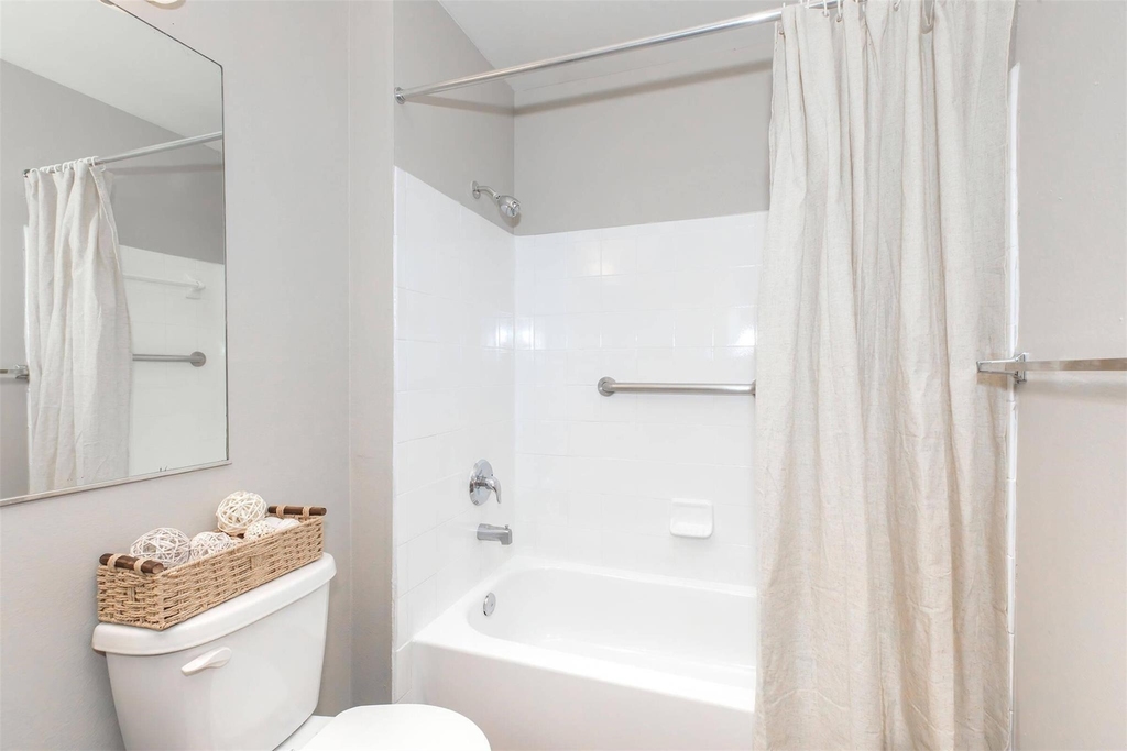 1088 Park Plaza Drive - Photo 11