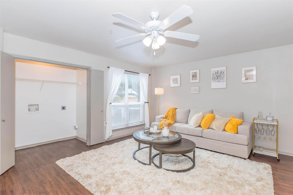 1088 Park Plaza Drive - Photo 3