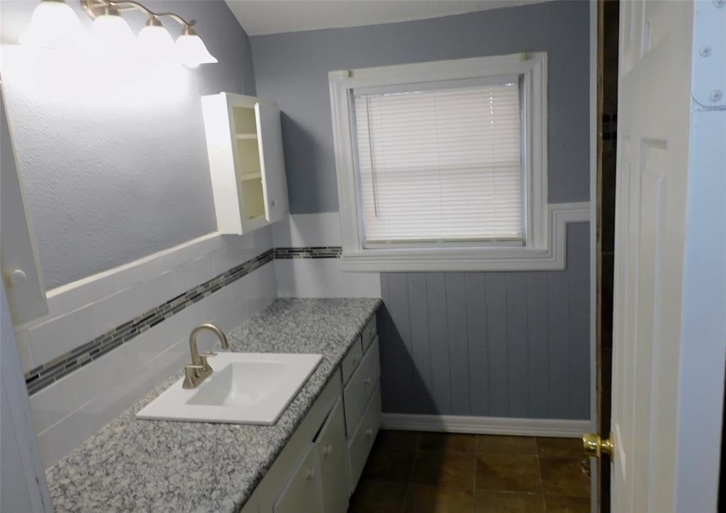 816 Avenue A - Photo 5