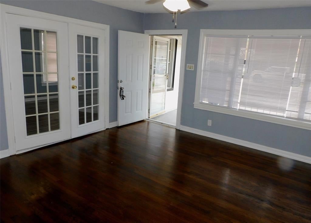 816 Avenue A - Photo 11