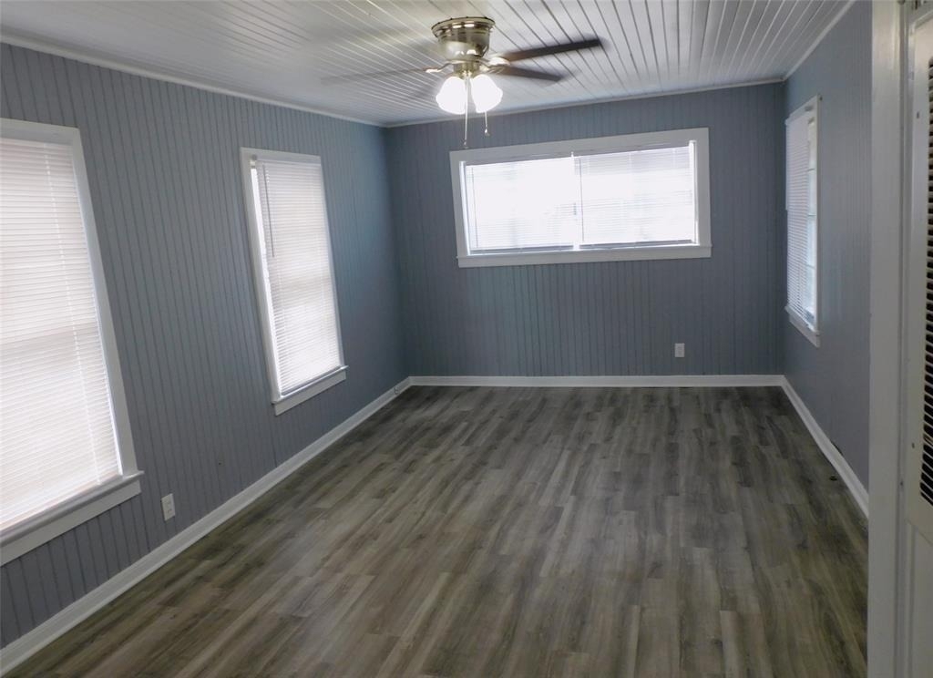 816 Avenue A - Photo 8