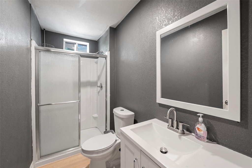 2061 Road 5100 - Photo 4