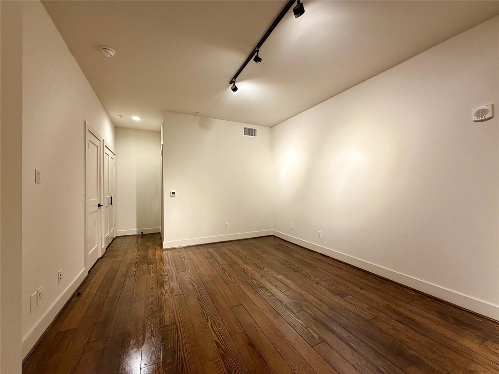 4411 Dallas Street - Photo 1