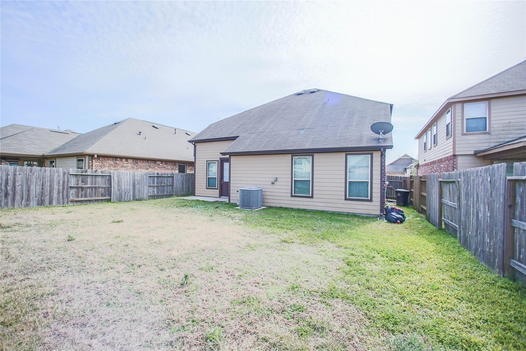 24030 Buffalo Cove Lane - Photo 22