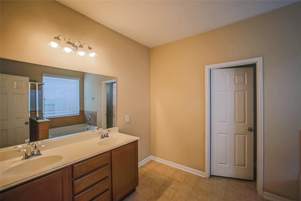24030 Buffalo Cove Lane - Photo 11