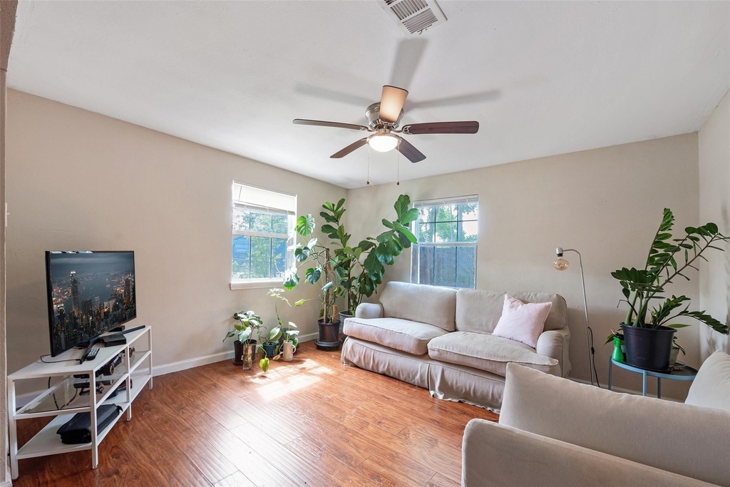 8314 Brandon Street - Photo 6