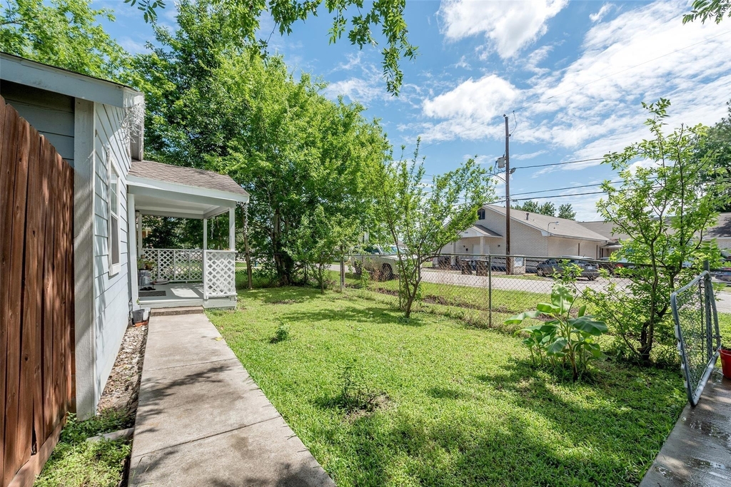 8314 Brandon Street - Photo 4