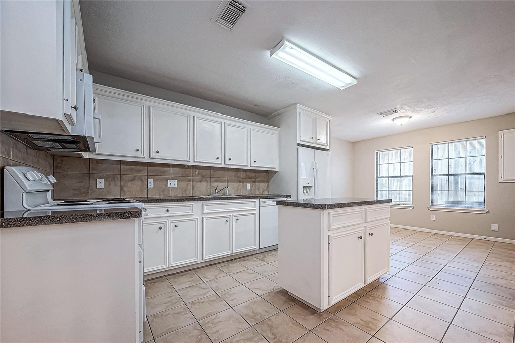 10043 Morocco Road - Photo 5