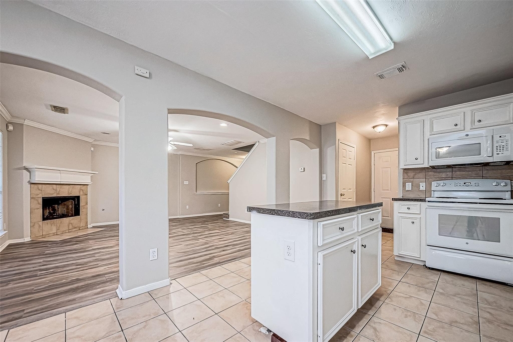 10043 Morocco Road - Photo 3