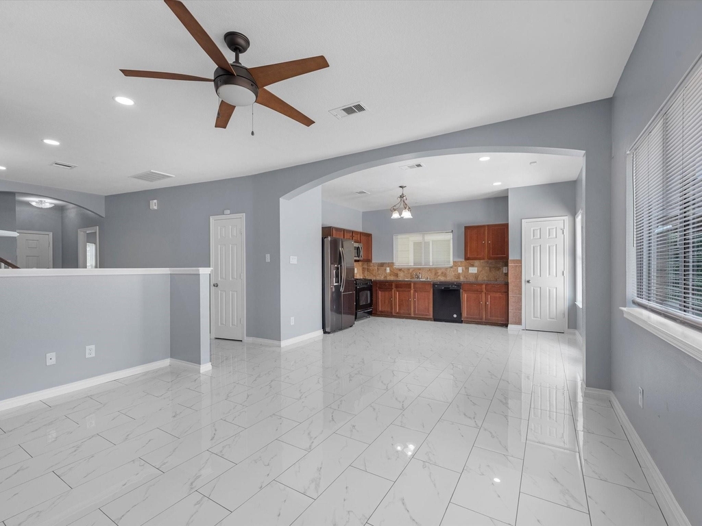 6131 Settlers Lake Circle W - Photo 4