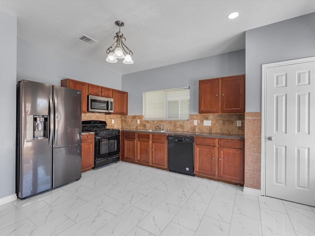 6131 Settlers Lake Circle W - Photo 5