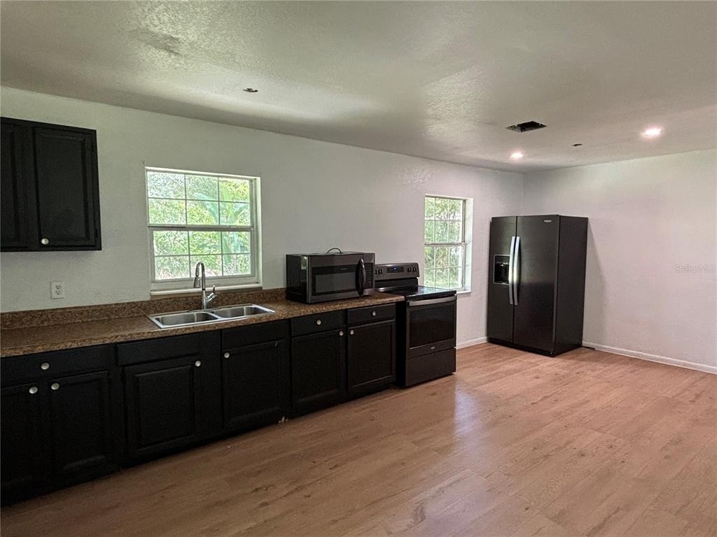 205 S Chandler Avenue - Photo 4