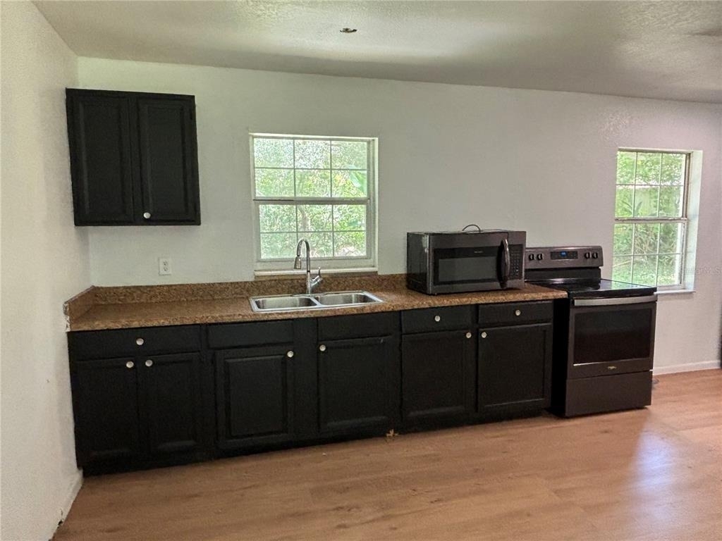 205 S Chandler Avenue - Photo 3